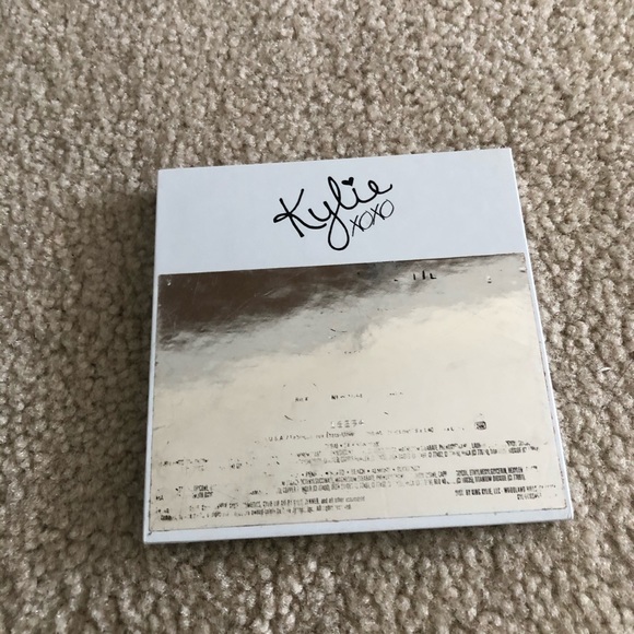 Kylie cosmetics burgundy eyeshadow palette - Picture 5 of 5